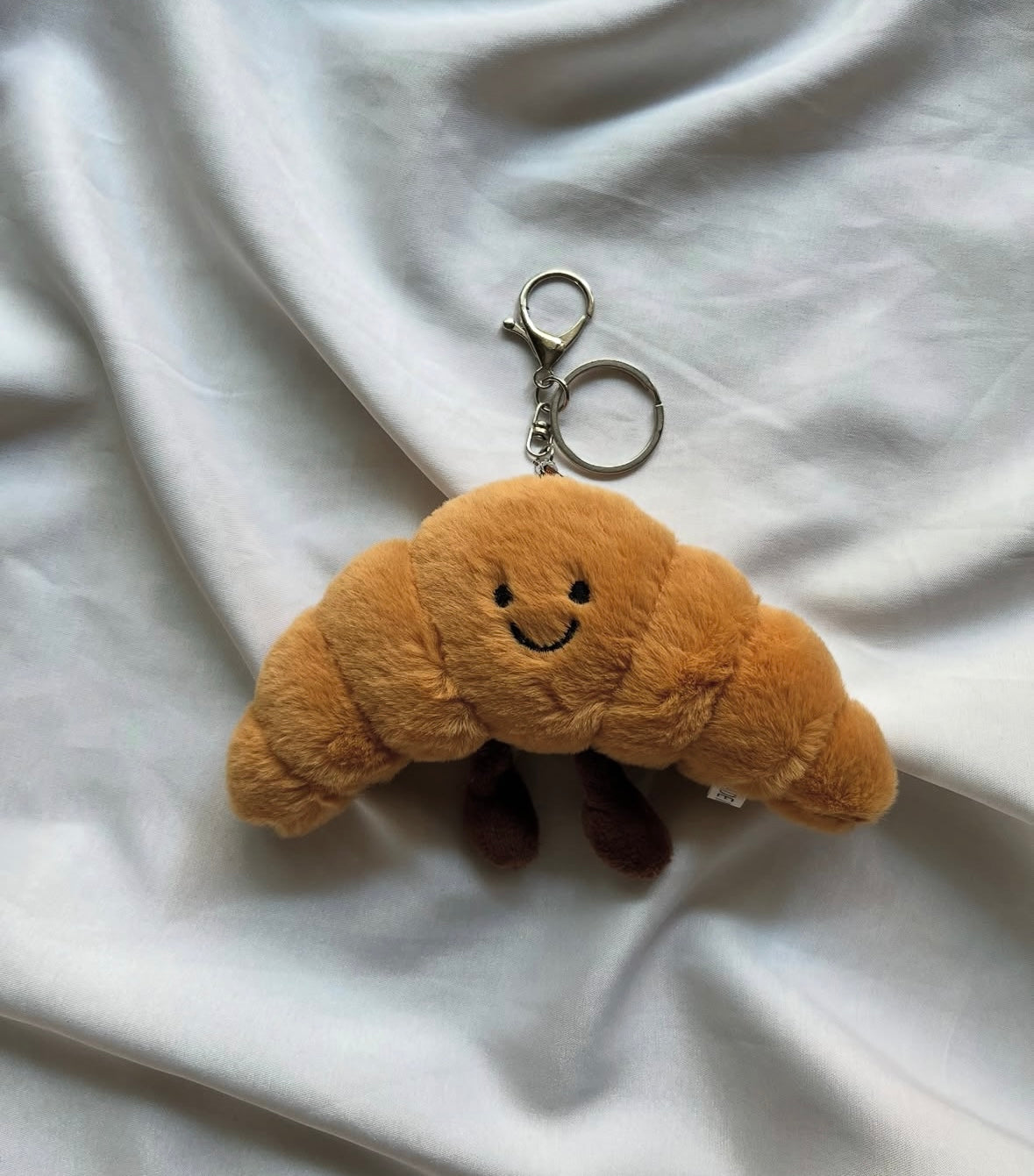 Cute Croissant Keychain – Mini Pastry Charm Bag Accessory, Food-Inspired Gift for Women & Girls