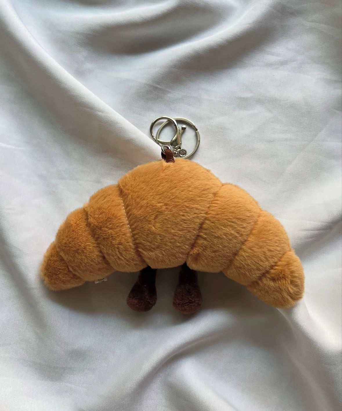Cute Croissant Keychain – Mini Pastry Charm Bag Accessory, Food-Inspired Gift for Women & Girls