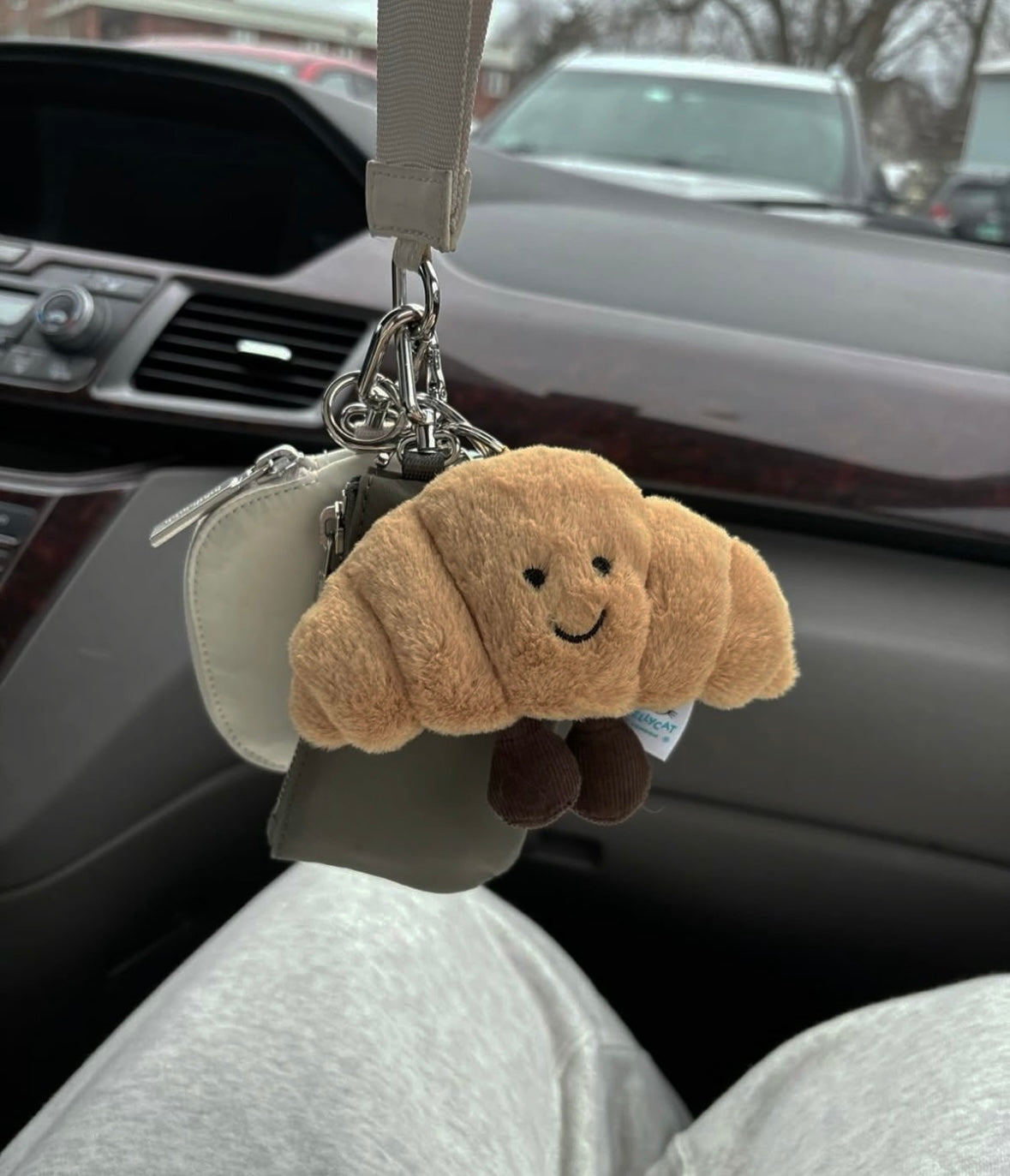 Cute Croissant Keychain – Mini Pastry Charm Bag Accessory, Food-Inspired Gift for Women & Girls