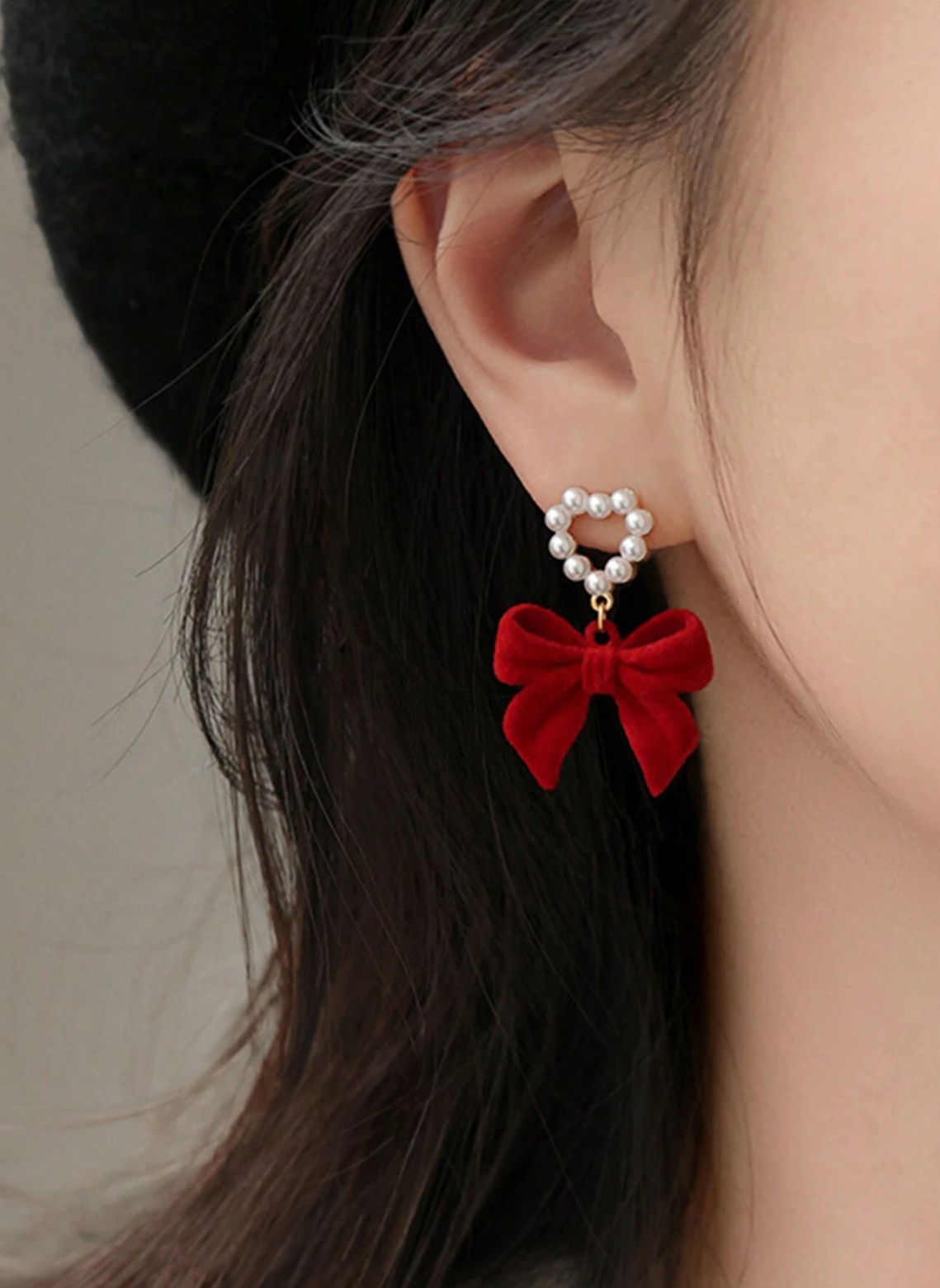 Red Furry Heart Bow Earrings with Faux Pearls – Cute & Elegant Retro Style for Women | Holiday & Valentine’s Day Jewelry
