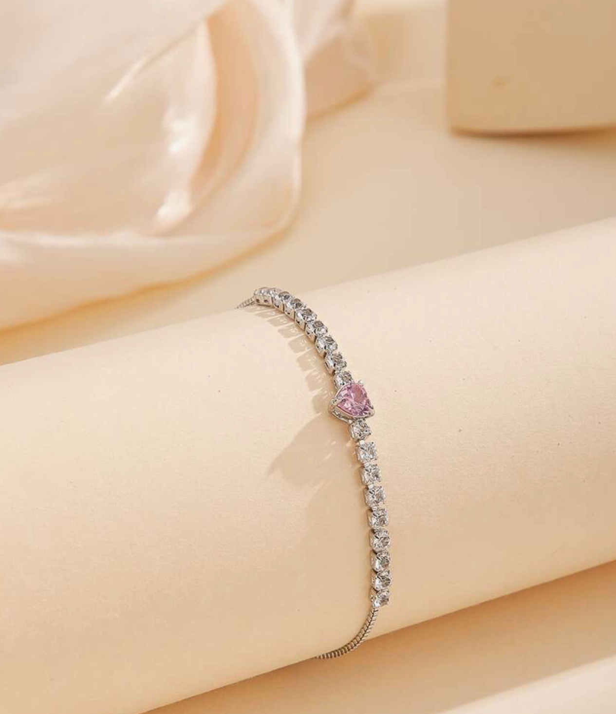 Heart-Shaped Copper Expandable Bracelet – Adjustable Bangle Gift for Mom, Valentine’s Day, Mother’s Day