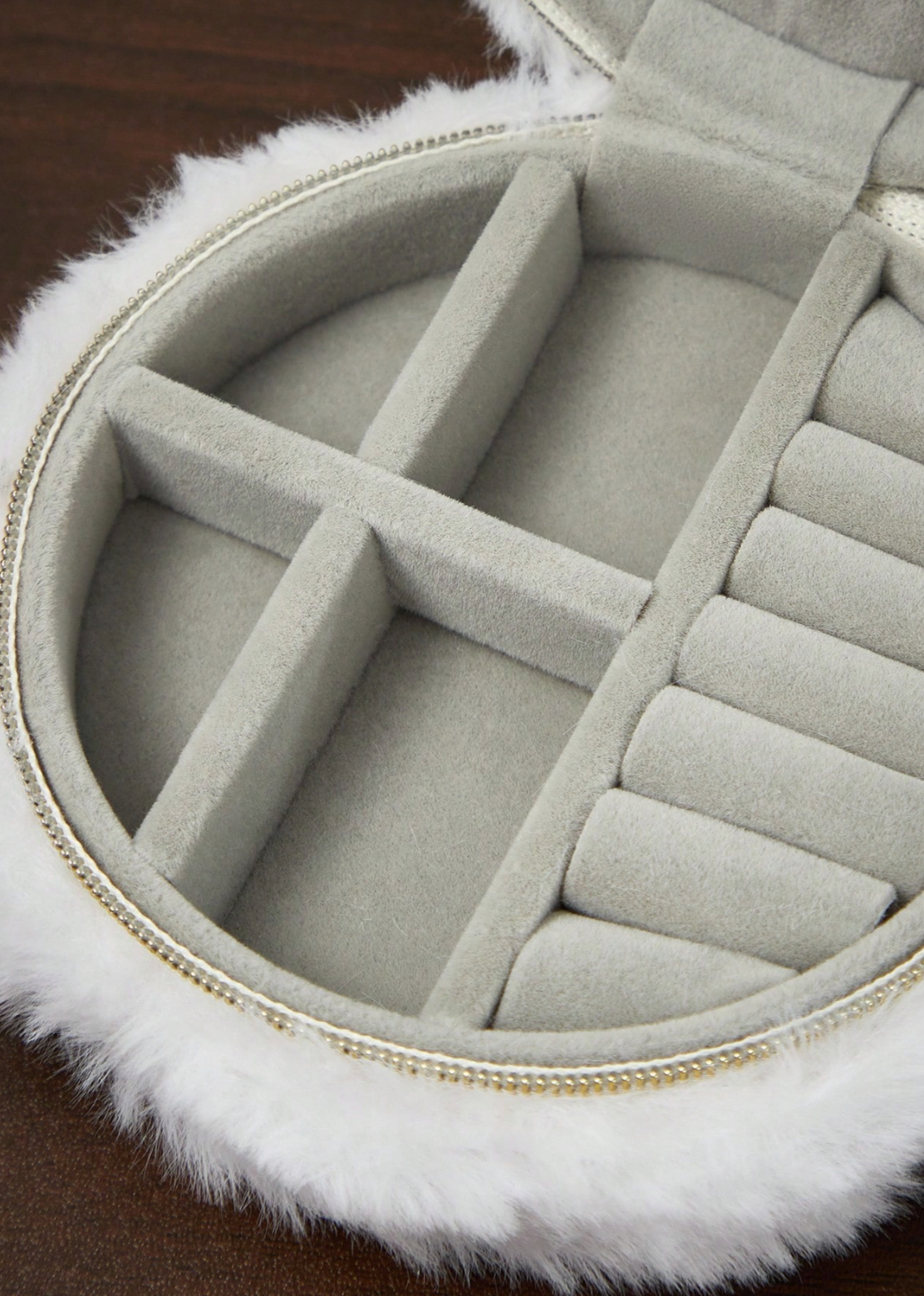 White Fluffy Jewelry Box – Soft Faux Fur Ring & Earring Storage Case – Elegant Gift Packaging for Jewelry & Keepsakes