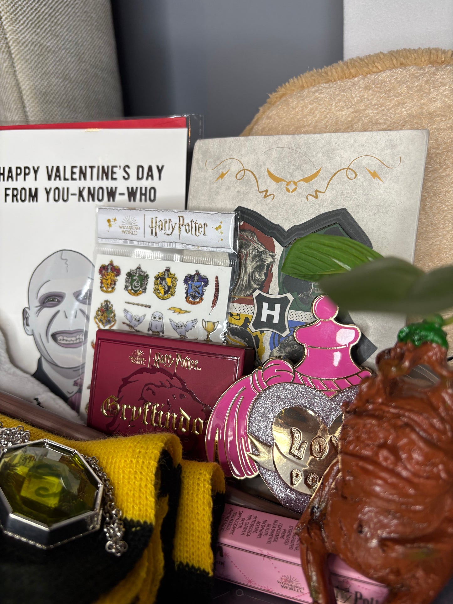 Pottehead Valentine's Basket Including 11-12 items