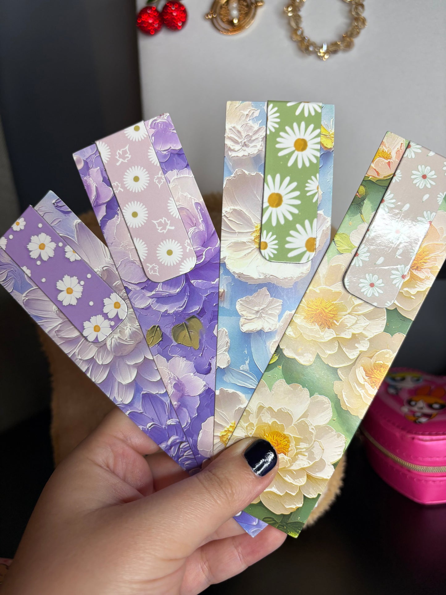 Regular bookmark and magnetic bookmark bundle, Random