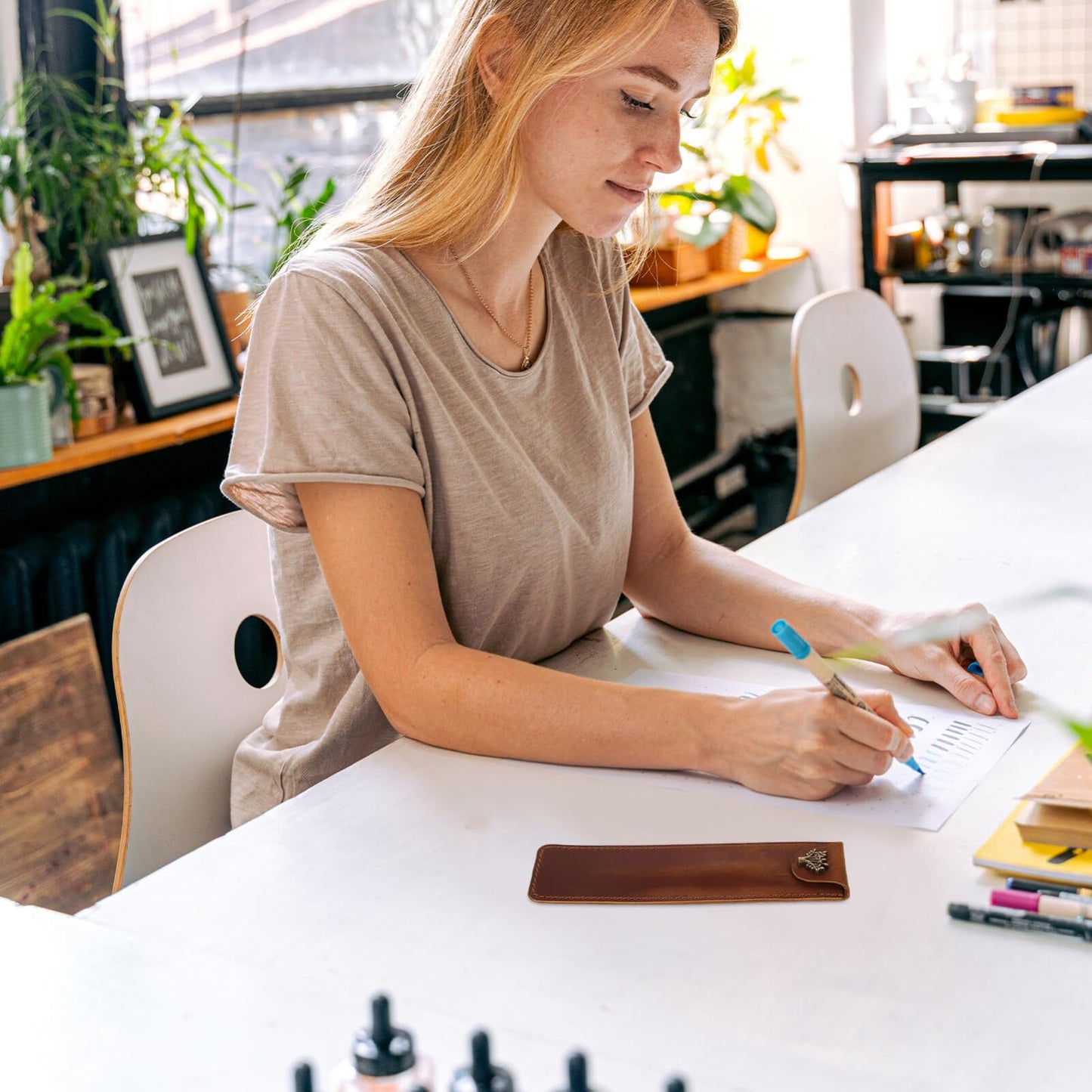 Leather SoloPen Holder: Premium Fountain Pen Sleeve & Desk Accessory