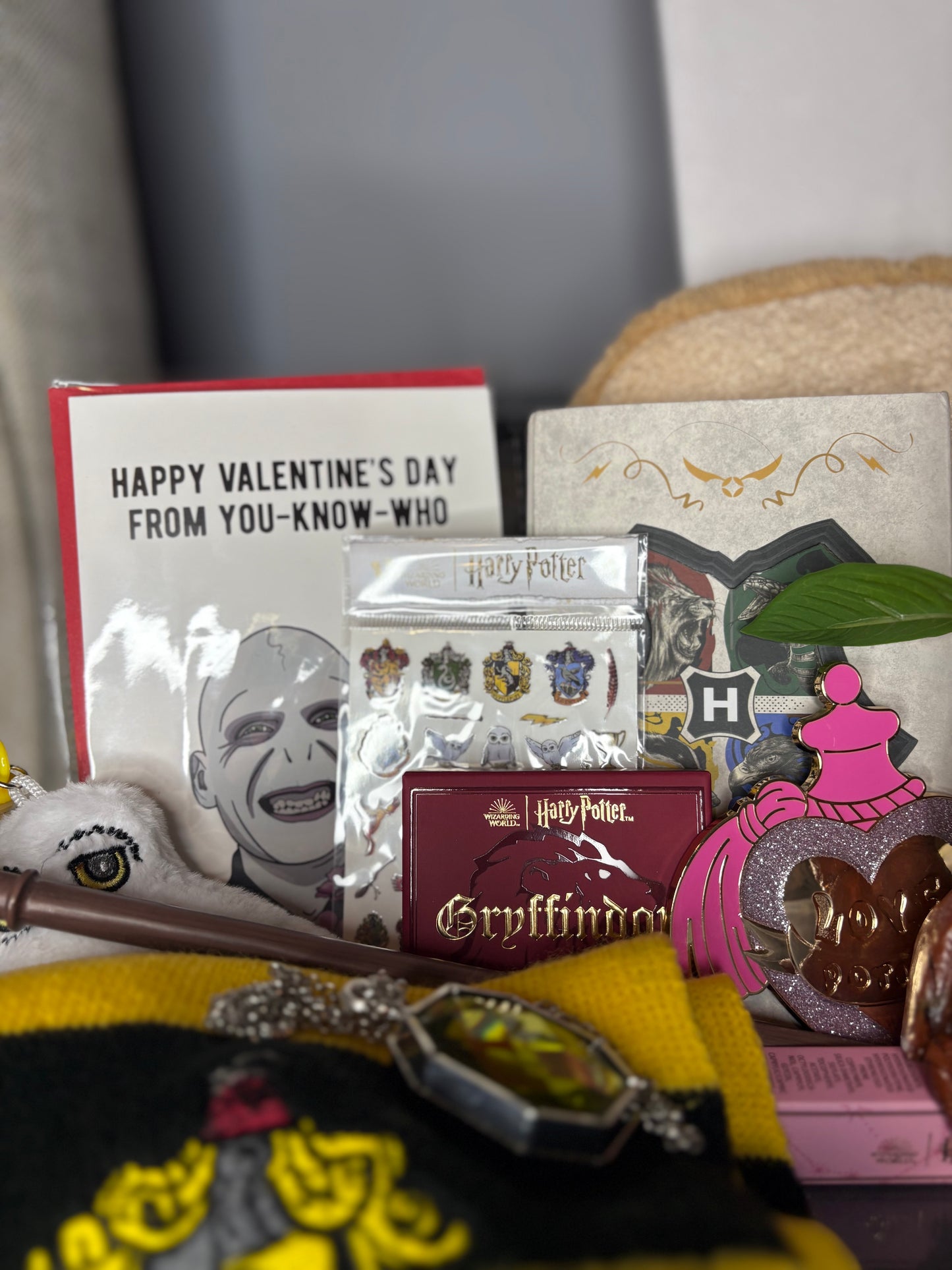 Pottehead Valentine's Basket Including 11-12 items