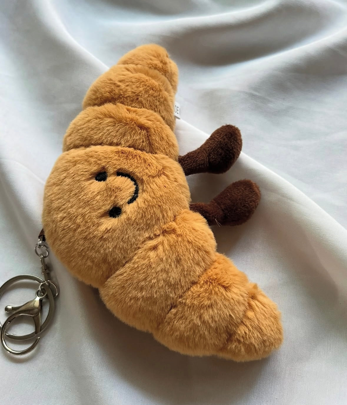 Cute Croissant Keychain – Mini Pastry Charm Bag Accessory, Food-Inspired Gift for Women & Girls