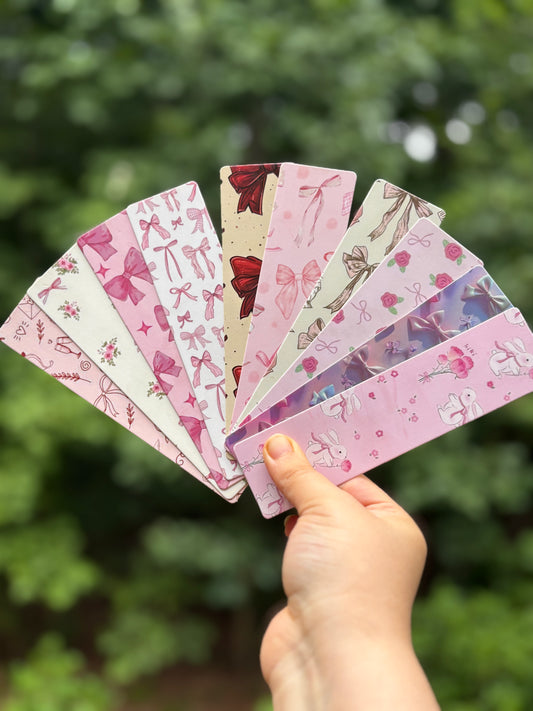 1pc Cute Aesthetic Bookmark| Random Design, Fun Gift for Book Lovers & Students