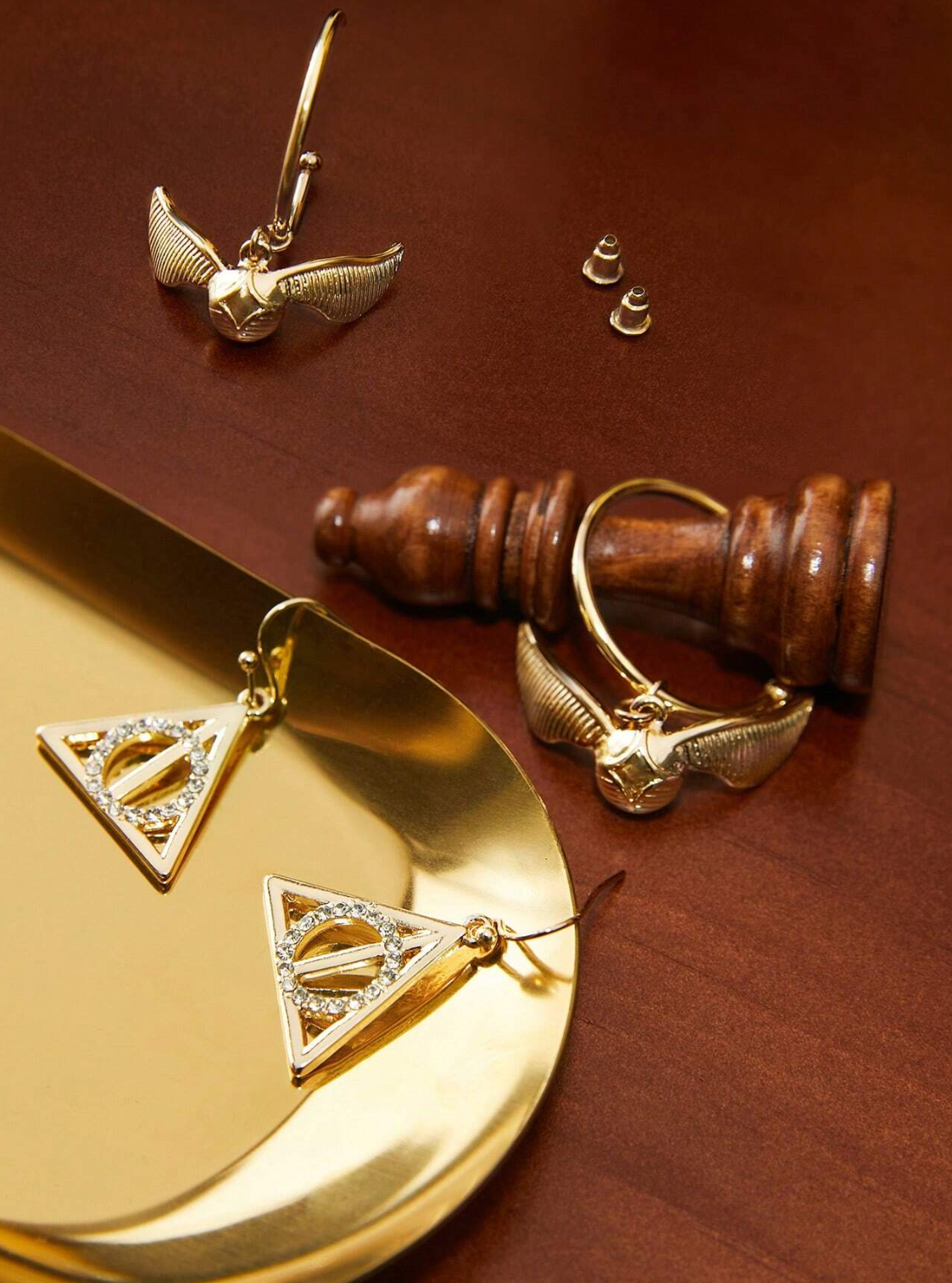 Harry Potter 2 Pairs Earrings in Gold Color - Elegant Accessory for Fans of the Series - Perfect for Gifting and Everyday Wear