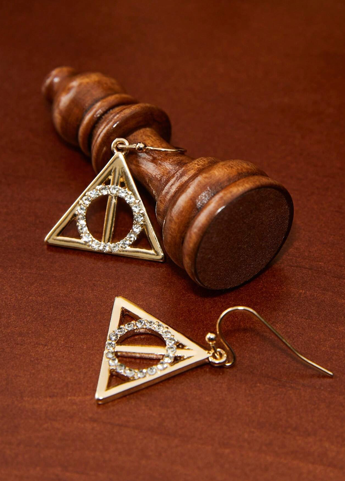 Harry Potter 2 Pairs Earrings in Gold Color - Elegant Accessory for Fans of the Series - Perfect for Gifting and Everyday Wear