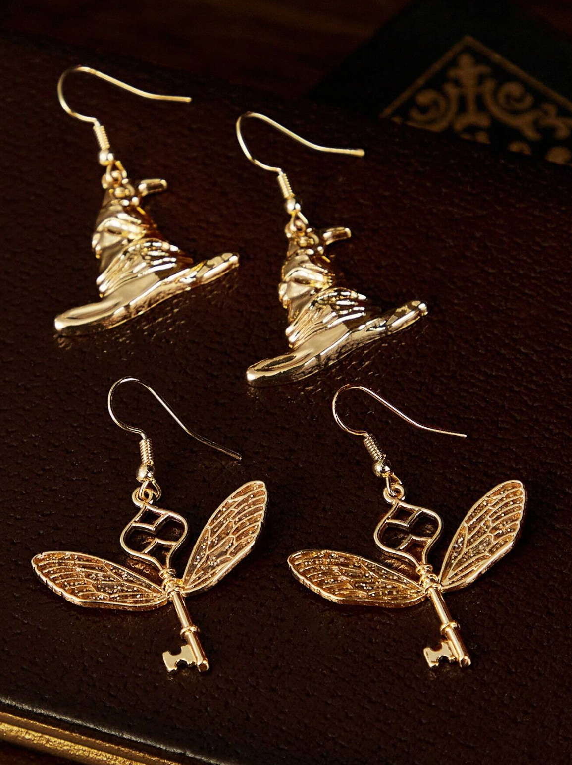 Harry Potter 2 Pairs Earrings in Gold Color - Elegant Accessory for Fans of the Series - Perfect for Gifting and Everyday Wear