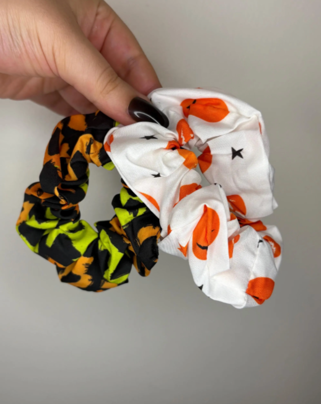 Halloween Hair Tie – Random Color Elastic Scrunchie with Festive Pumpkin and Ghost Designs